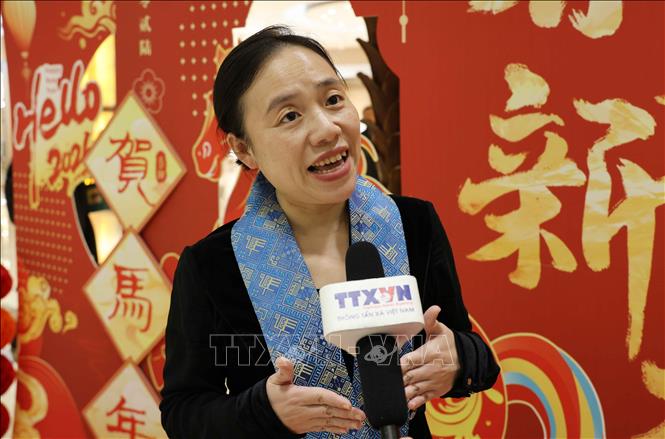 Chị Tả Hướng Luy, Phó Bí thư Khu Đoàn Khu tự trị dân tộc Choang Quảng Tây, Chủ tịch Liên đoàn Thanh niên Quảng Tây trả lời phỏng vấn phóng viên TTXVN tại Trung Quốc. Ảnh: Quang Hưng - PV TTXVN tại Trung Quốc