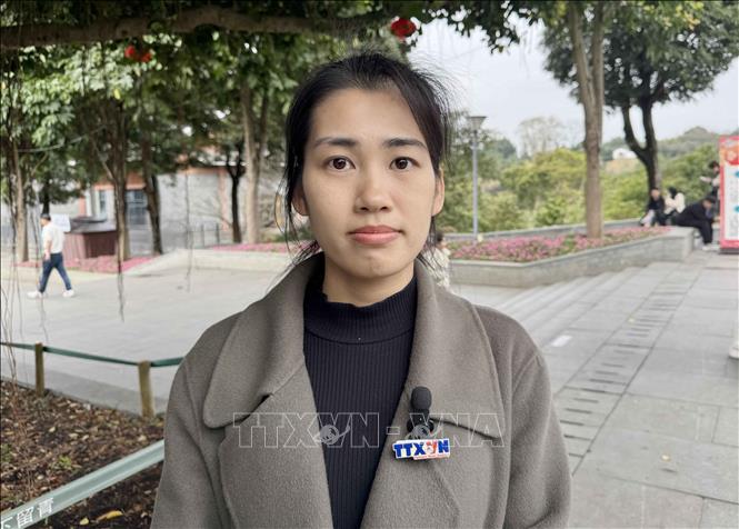 Chị Chu Bích, học viên Học viện Giao lưu Thanh niên Quốc tế Quảng Tây (Trung Quốc) trả lời phỏng vấn phóng viên TTXVN tại Trung Quốc. Ảnh: Quang Hưng - PV TTXVN tại Trung Quốc