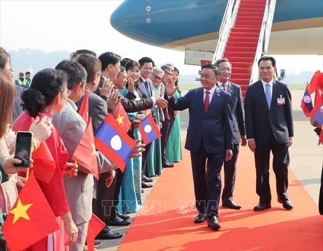 A view of the welcome ceremony at the Wattay International Airport. VNA Photo: Phương Hoa 