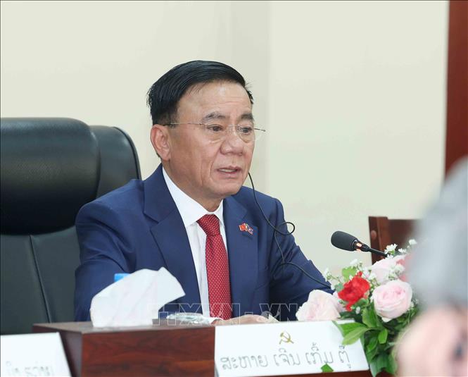 Thường trực Ban Bí thư Trần Cẩm Tú phát biểu tại cuộc hội đàm với Thường trực Ban Bí thư Trung ương Đảng Nhân dân Cách mạng Lào Vilay Lakhamphong. Ảnh: Phương Hoa – TTXVN
