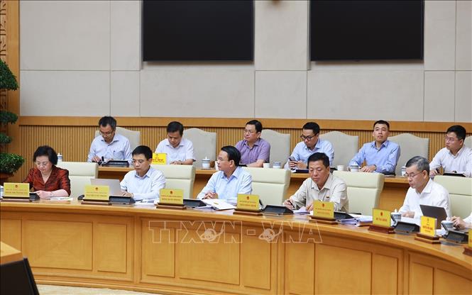 Phó Thủ tướng và các thành viên Chính phủ tham dự họp Thường trực Chính phủ. Ảnh: Dương Giang-TTXVN