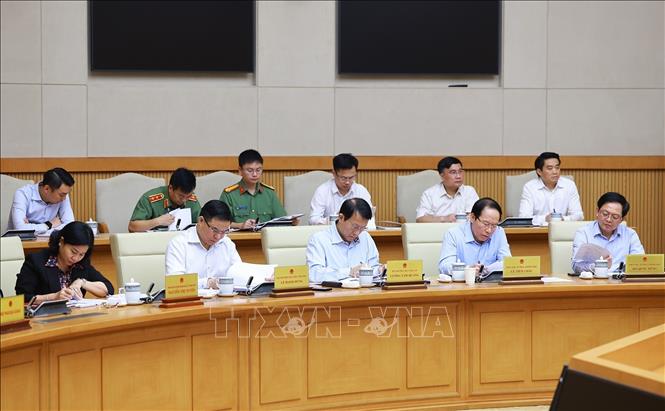 Phó Thủ tướng và các thành viên Chính phủ tham dự họp Thường trực Chính phủ. Ảnh: Dương Giang-TTXVN