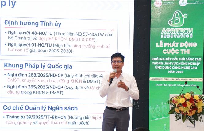 Ông Võ Quang Lãm, Phó Giám đốc Sở Khoa học và Công nghệ tỉnh Khánh Hòa, tham luận tại lễ phát động. Ảnh: Phan Sáu - TTXVN