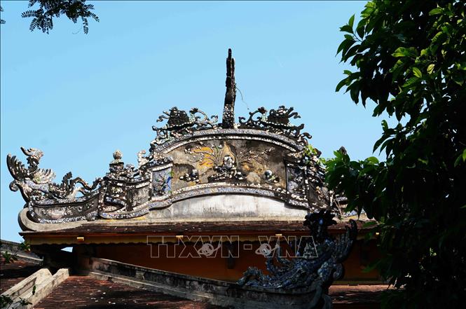Họa tiết tinh xảo trên mái chính điện chùa Báo Quốc, thành phố Huế. Ảnh: Nguyên Lý - TTXVN