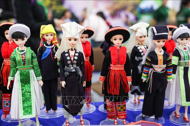 Các gian hàng du lịch mang màu sắc văn hoá địa phương. Ảnh: Khánh Hoà - TTXVN