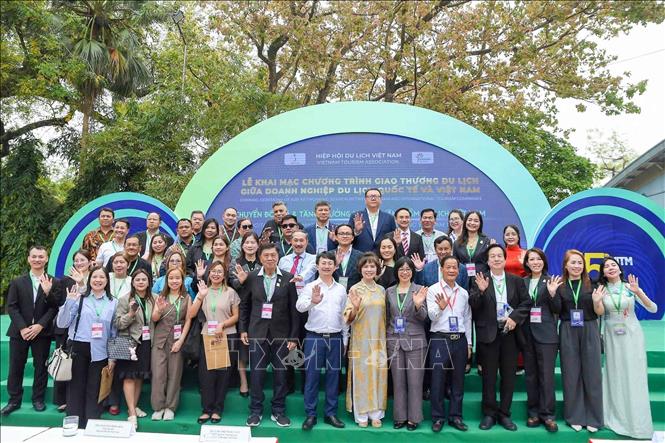 Các đại biểu tại Lễ khai mạc chương trình “Kết nối giao thương giữa doanh nghiệp du lịch Việt Nam và quốc tế” trong khuôn khổ Hội chợ Du lịch quốc tế Việt Nam - VITM 2026, ngày 9/4/2026. Ảnh: Khánh Hoà - TTXVN