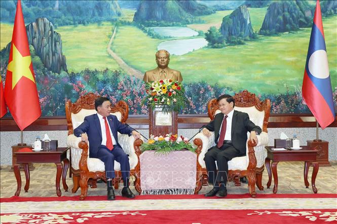 Thường trực Ban Bí thư Trần Cẩm Tú hội kiến Tổng Bí thư, Chủ tịch nước Lào Thongloun Sisoulith. Ảnh: Phương Hoa - TTXVN