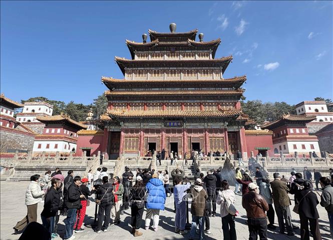 Phần trước của chùa được xây dựng mang phong cách Trung Hoa. Ảnh: Công Tuyên-PV TTXVN tại Trung Quốc