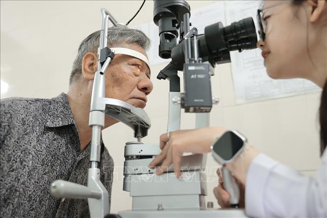 Khu vực khám mắt cho bệnh nhân tại điểm trạm Trương Định (Trạm Y tế phường Bạch Mai). Ảnh: Minh Quyết - TTXVN