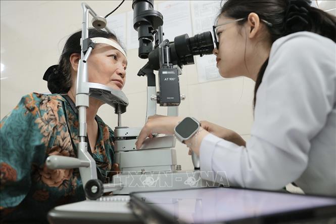 Khu vực khám mắt cho bệnh nhân tại điểm trạm Trương Định (Trạm Y tế phường Bạch Mai). Ảnh: Minh Quyết - TTXVN
