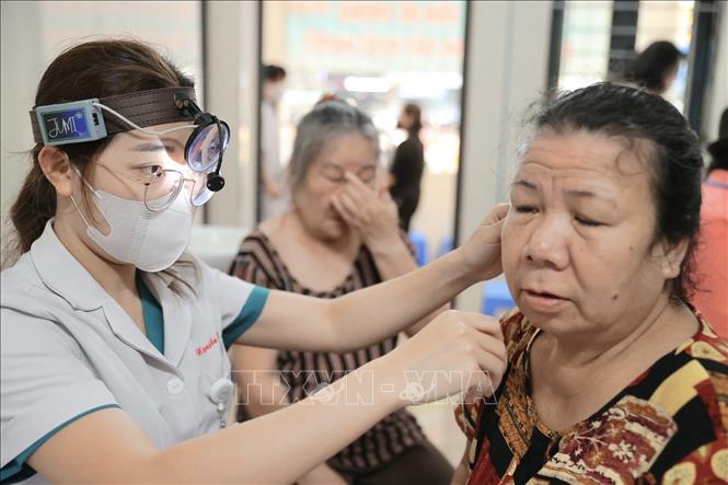 Chương trình góp phần nâng cao chất lượng chăm sóc sức khỏe ban đầu cho người dân theo định hướng chuyển từ “chữa bệnh” sang “chủ động phòng bệnh” theo tinh thần Nghị quyết 72 của Bộ Chính trị về một số giải pháp đột phá, tăng cường bảo vệ, chăm sóc và nâng cao sức khỏe cho nhân dân. Ảnh: Minh Quyết - TTXVN