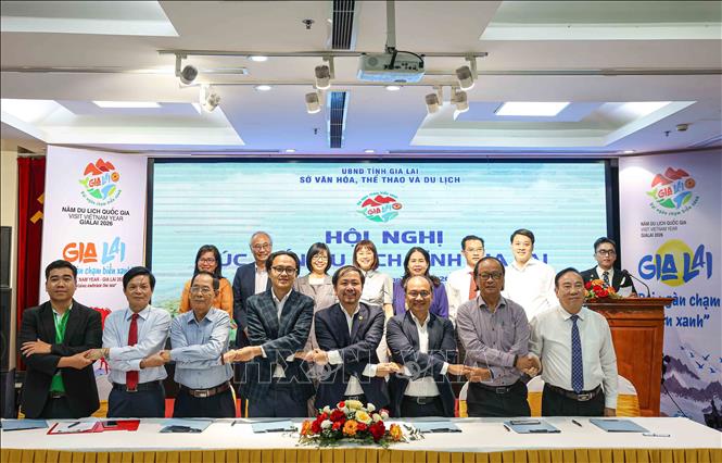 Lễ liên kết du lịch giữa Hiệp hội du lịch Gia Lai với các địa phương. Ảnh: Khánh Hoà - TTXVN