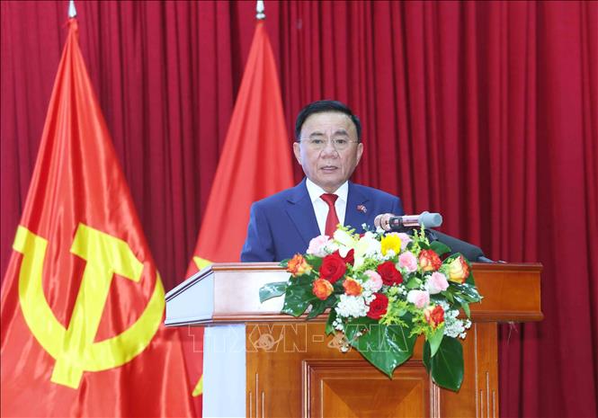 Đồng chí Trần Cẩm Tú, Uỷ viên Bộ Chính trị, Thường trực Ban Bí thư phát biểu tại buổi gặp mặt. Ảnh: Phương Hoa - TTXVN