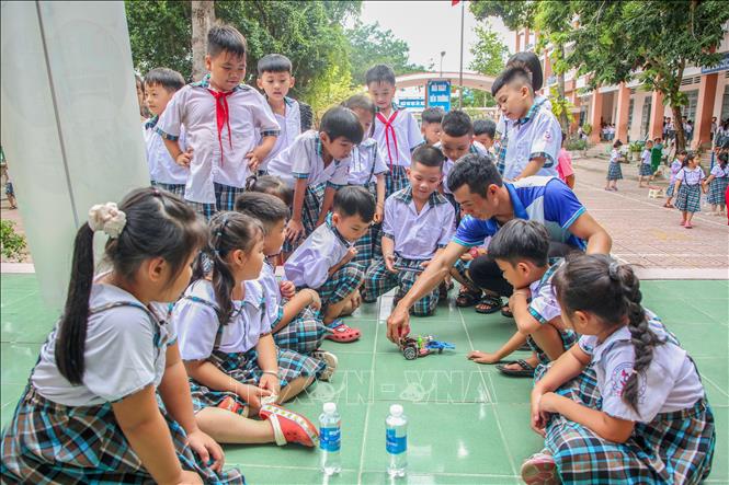Đơn vị Ichi Skill phối hợp cùng nhà trường triển khai chương trình giáo dục STEM, trải nghiệm thực tế giúp học sinh nâng cao kỹ năng sử dụng công nghệ. Ảnh: Giang Phương - TTXVN 
