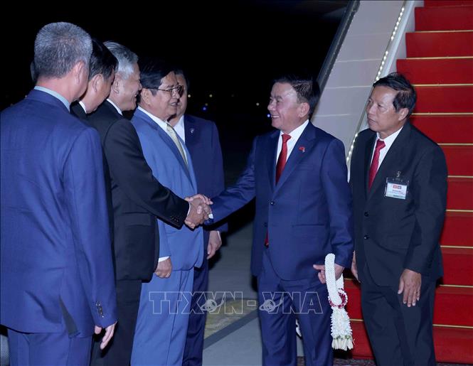 Lãnh đạo các cơ quan Đảng Nhân dân Campuchia đón Thường trực Ban Bí thư Trần Cẩm Tú tại Sân bay Quốc tế Techo. Ảnh: Phương Hoa - TTXVN