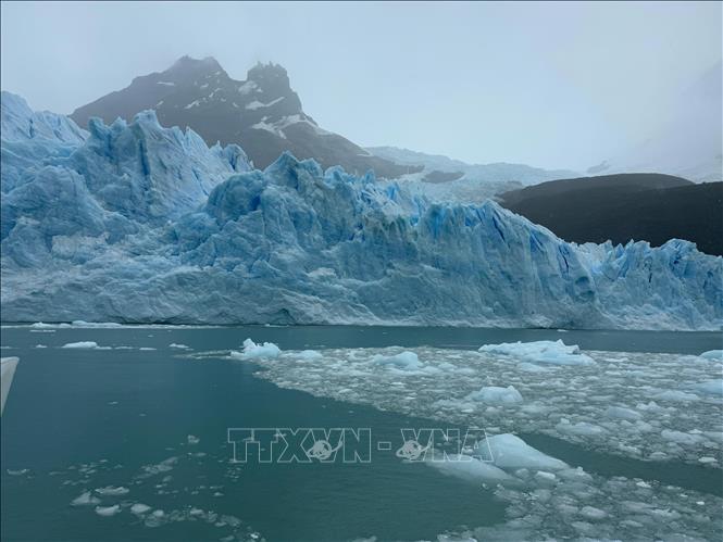 Sông băng Spegazzini nằm ở khu vực biên giới giữa Argentina và Chile, được coi là một trong những sông băng quan trọng nhất ở Công viên Quốc gia Los Glaciares. Ảnh: Diệu Hương - PV TTXVN tại Argentina 