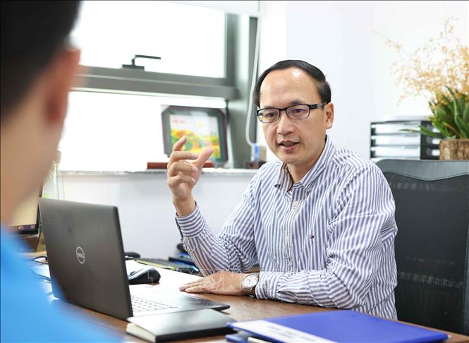 GS.TS Bùi Tiến Thành, Trưởng khoa Công trình (Trường Đại học Giao thông vận tải) cho biết “Ngành đường sắt của Trường Đại học Giao thông vận tải ra đời đến nay gần 65 năm. Với truyền thống đó, chúng tôi có kinh nghiệm tổ chức chương trình đào tạo cùng đội ngũ các thầy cô, mạng lưới cựu sinh viên đang giữ trọng trách quan trọng trong những lĩnh vực giao thông mũi nhọn”. Ảnh: Thanh Tùng – TTXVN
