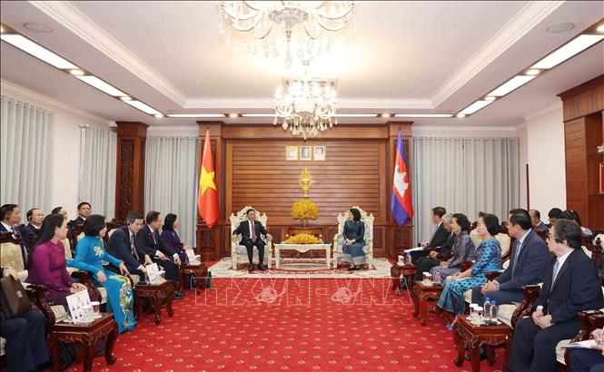 Thường trực Ban Bí thư Trần Cẩm Tú hội kiến Chủ tịch Quốc hội Campuchia Khuon Sudary. Ảnh: Phương Hoa - TTXVN