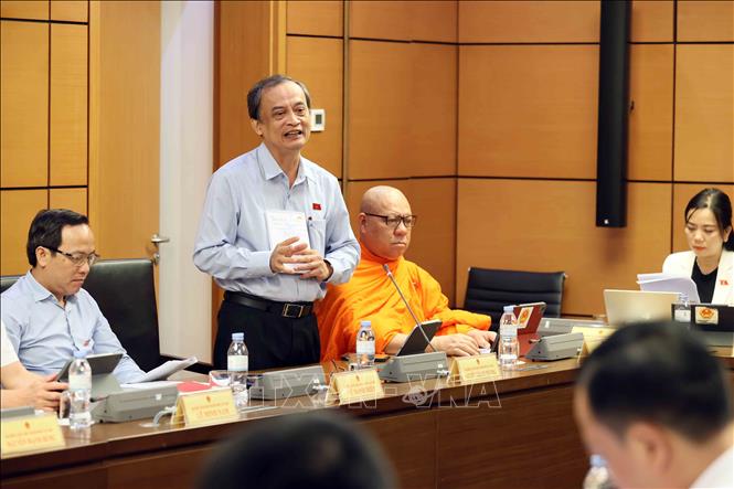 Đại biểu Quốc hội thành phố Cần Thơ Nguyễn Thanh Phương thảo luận tại tổ. Ảnh: An Đăng - TTXVN