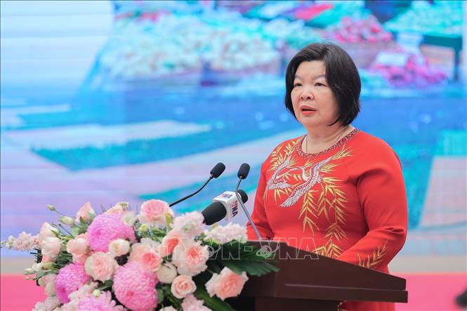 Bà Cao Xuân Thu Vân, Chủ tịch Liên minh Hợp tác xã Việt Nam, Phó Trưởng ban chỉ đạo Quốc gia về kinh tế tập thể phát biểu. Ảnh: Lê Đông - TTXVN