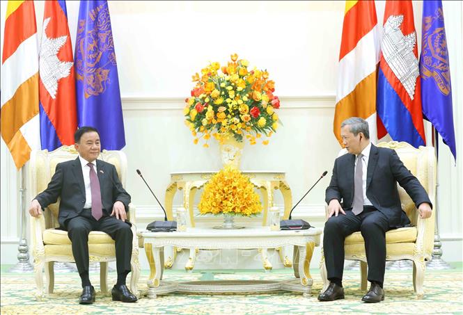 Thường trực Ban Bí thư Trần Cẩm Tú hội kiến Thủ tướng Campuchia Hun Manet. Ảnh: Phương Hoa - TTXVN
