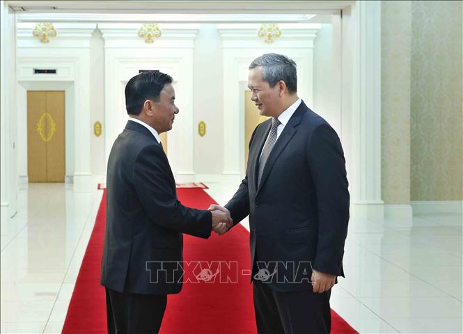 Thường trực Ban Bí thư Trần Cẩm Tú hội kiến Thủ tướng Campuchia Hun Manet. Ảnh: Phương Hoa - TTXVN