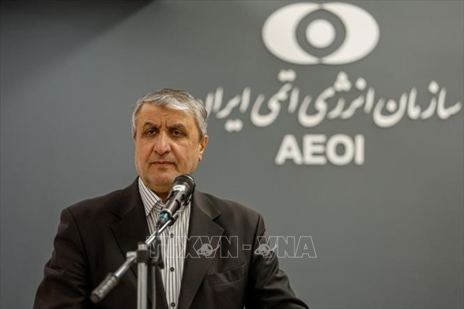 Ngày 9/4/2026, người đứng đầu Cơ quan năng lượng hạt nhân Iran Mohammad Eslami đã bác bỏ mọi hạn chế đối với chương trình làm giàu uranium của nước này, nhấn mạnh rằng yêu cầu của Mỹ và Israel 