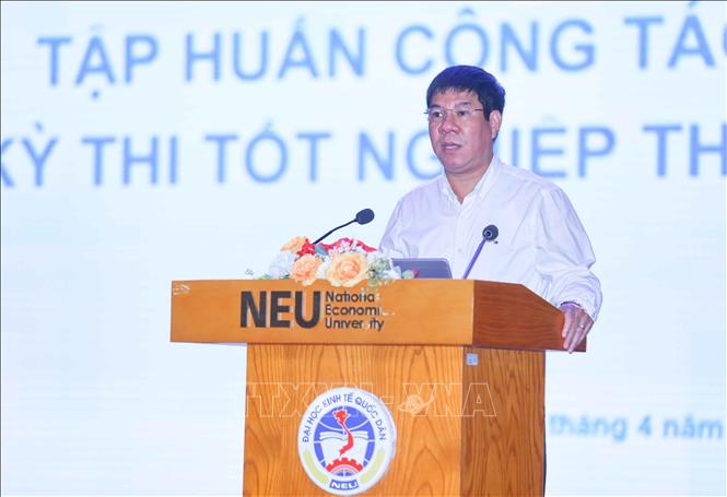 Cục trưởng Cục Quản lý chất lượng (Bộ GD&ĐT) Huỳnh Văn Chương chia sẻ một số điểm mới trong Kỳ thi tốt nghiệp THPT năm 2026. Ảnh: Thanh Tùng - TTXVN 