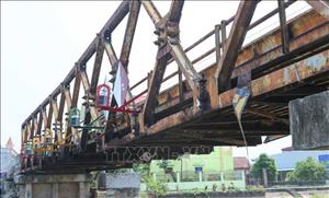 Tiềm ẩn nguy cơ mất an toàn tại cầu sắt qua kênh Quần Liêu, Ninh Bình