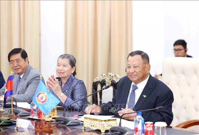 Phó Chủ tịch, Trưởng Ban Thường trực Ban Thường vụ Đảng Nhân dân Campuchia Say Chhum tại hội đàm. Ảnh: Phương Hoa - TTXVN
