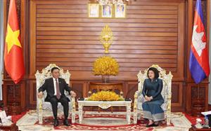Đồng chí Trần Cẩm Tú, Ủy viên Bộ Chính trị, Thường trực Ban Bí thư hội kiến Samdech Khuon Sudary, Chủ tịch Quốc hội Campuchia