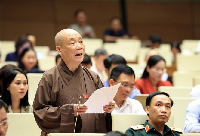 Đại biểu Quốc hội Thành phố Hà Nội, Hoà thượng Thích Bảo Nghiêm phát biểu. Ảnh: Tuấn Anh - TTXVN
