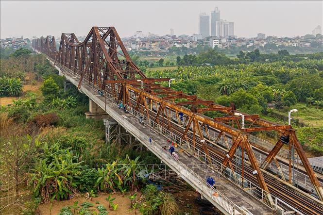 Sau khi hoàn thành và nghiệm thu, cầu Long Biên sẽ được đưa vào khai thác trở lại, đảm bảo an toàn cho người và phương tiện. Ảnh: Phạm Tuấn Anh - TTXVN