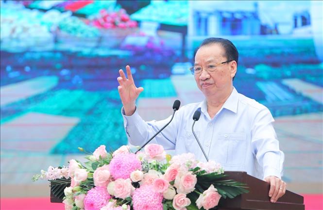 GS.TS Phùng Hữu Phú, Chuyên gia cao cấp, Nguyên Phó Chủ tịch Thường trực Hội đồng lý luận Trung ương phát biểu tại Hội thảo. Ảnh: Lê Đông - TTXVN