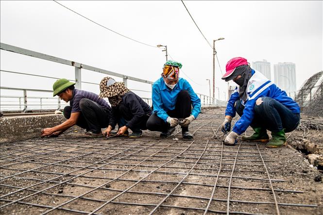 Không khí thi công diễn ra khẩn trương, tập trung. Ảnh: Vân Chi/TTXVN phát
