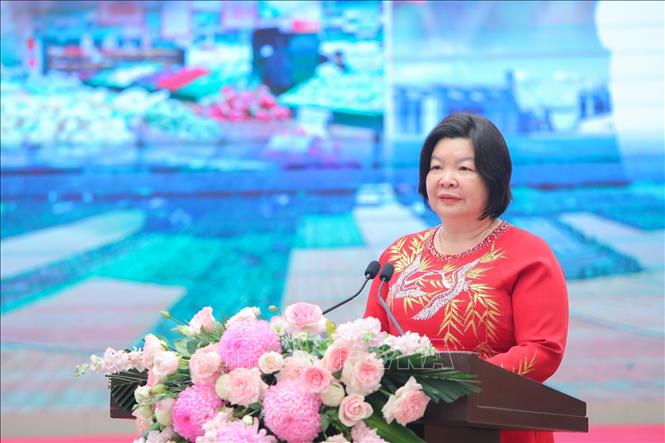 TS Cao Xuân Thu Vân, Bí thư Đảng uỷ, Chủ tịch Liên minh Hợp tác xã Việt Nam phát biểu khai mạc Hội thảo. Ảnh: Lê Đông - TTXVN