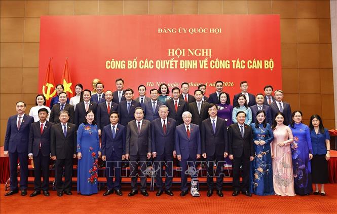 Tổng Bí thư, Chủ tịch nước Tô Lâm với đại biểu. Ảnh: Doãn Tấn - TTXVN