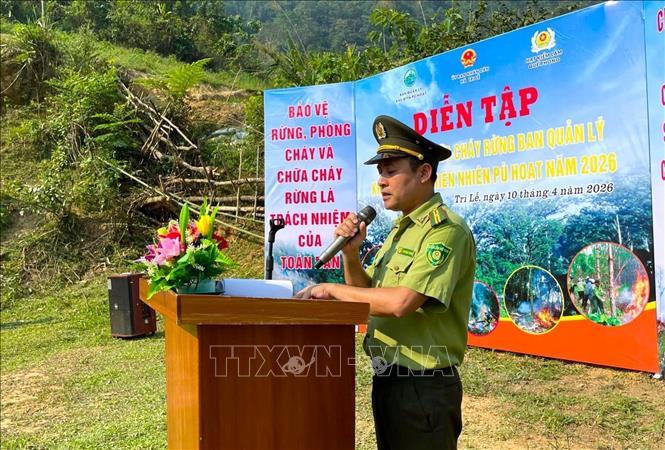 Đại diện Ban Quản lý Khu Bảo tồn thiên nhiên Pù Hoạt đánh giá cao vai trò của rừng đặc dụng, phòng hộ trên địa bàn xã Tri Lễ- nơi có hơn 14.000ha rừng đặc dụng, phòng hộ với giá trị đa dạng sinh học cao, quan trọng trong bảo vệ môi trường sinh thái, điều tiết nguồn nước và phòng hộ đầu nguồn cho khu vực sinh quyển miền Tây Nghệ An. Ảnh: TTXVN phát