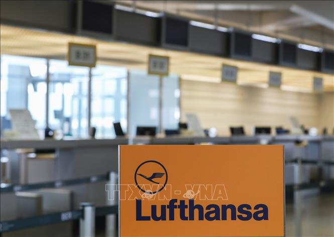 Khu vực làm thủ tục của hãng hàng không Lufthansa tại sân bay ở Berlin, Đức. Ảnh: THX/TTXVN
