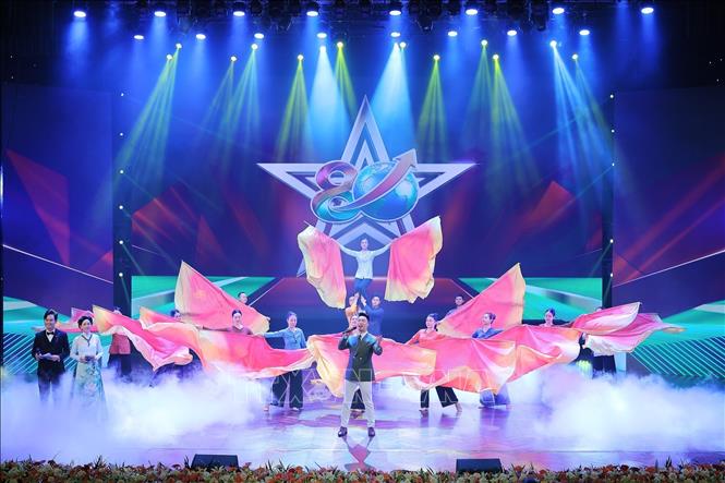 Tiết mục văn nghệ mở màn buổi Lễ. Ảnh: Lê Đông - TTXVN