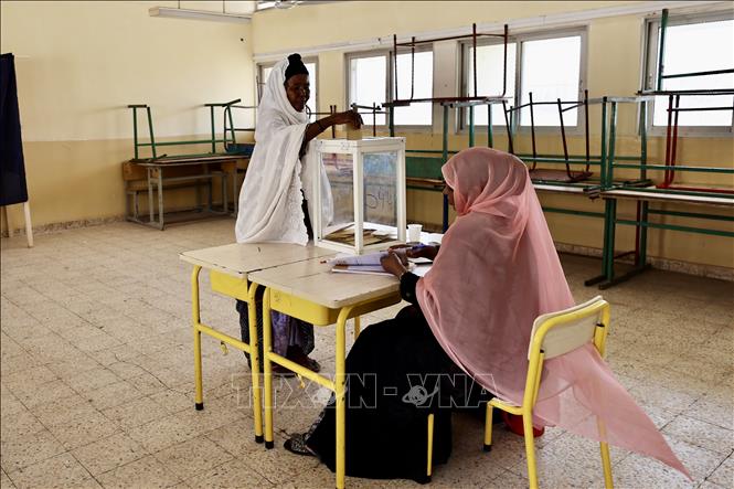 Cử tri bỏ phiếu bầu Tổng thống tại điểm bầu cử ở Djibouti City, Djibouti, ngày 10/4/2026. Ảnh: THX/TTXVN