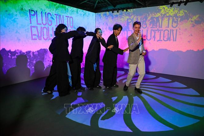 Phòng tương tác số 3D là một điểm nhấn hấp dẫn của sự kiện. Ảnh: Khánh Hoà - TTXVN