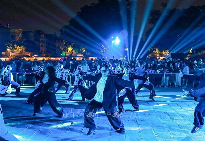 Sự kiện quy tụ các nghệ sĩ và đông đảo khán giả trẻ, đồng thời mở ra một cách tiếp cận mới về chủ đề biến đổi khí hậu. Ảnh: Khánh Hoà - TTXVN