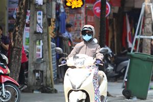 Thời tiết ngày 11/4: Nhiệt độ vượt 40 độ C, nắng nóng gay gắt lan rộng nhiều khu vực