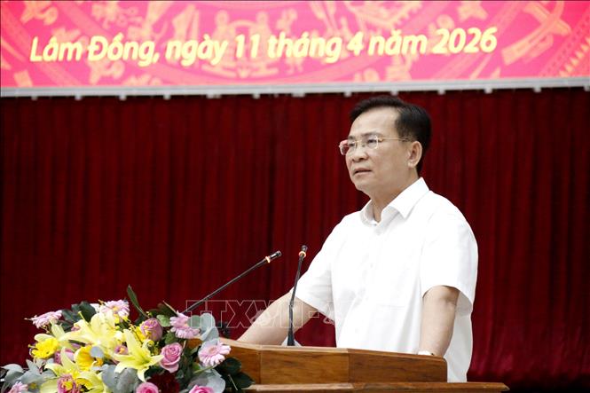 Ông Hồ Văn Mười, Chủ tịch UBND tỉnh Lâm Đồng phát biểu chỉ đạo tại cuộc họp. Ảnh: Nguyễn Thanh - TTXVN