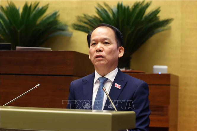 Bộ trưởng Bộ Tư pháp Hoàng Thanh Tùng phát biểu giải trình, làm rõ một số vấn đề đại biểu Quốc hội nêu. Ảnh: Văn Điệp –TTXVN