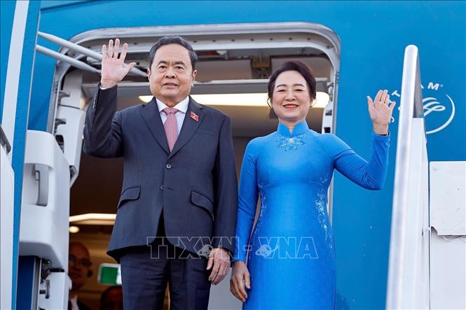 Chủ tịch Quốc hội Trần Thanh Mẫn và Phu nhân đến sân bay Ciampino, thủ đô Rome, Cộng hòa Italy. Ảnh: Doãn Tấn – TTXVN