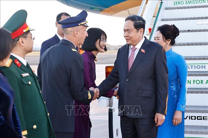 Lễ đón Chủ tịch Quốc hội Trần Thanh Mẫn và Phu nhân tại sân bay Ciampino, thủ đô Rome, Cộng hòa Italy. Ảnh: Doãn Tấn – TTXVN