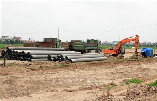 Thi công đường cao tốc Ninh Bình - Hải Phòng đoạn quan xã Xuân Giang (Ninh Bình). Ảnh: Thái Thuần – TTXVN