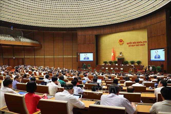 Bộ trưởng Bộ Tư pháp Hoàng Thanh Tùng phát biểu giải trình, làm rõ một số vấn đề đại biểu Quốc hội nêu. Ảnh: Văn Điệp –TTXVN